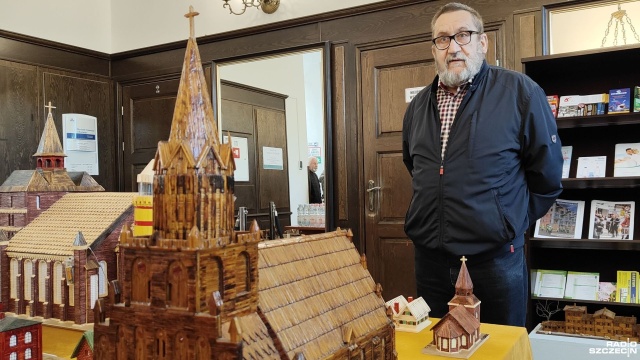 Tysiące zapałek, niezwykła precyzja i trochę wolnego czasu - to zdaniem kołobrzeskiego artysty wystarczy, by tworzyć niezwykłe makiety przedstawiające m.in. znane zabytki.