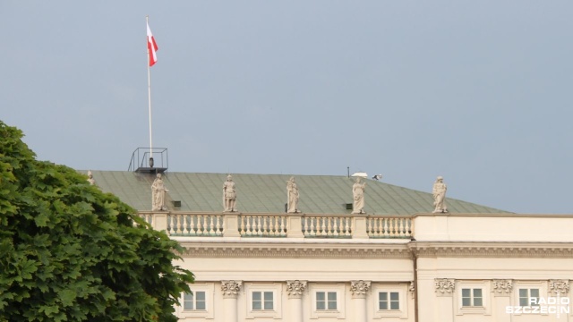 Prezydent Andrzej Duda złożył wyrazy współczucia wszystkim osobom, które dotknął atak w Izraelu. Podkreślił, że Polska potępia wszelkie akty przemocy.