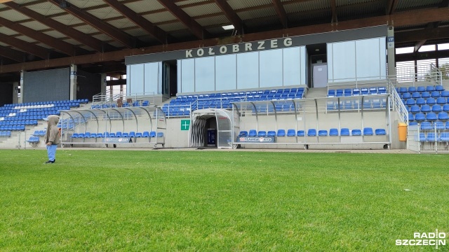 Dobra wiadomość dla fanów piłki nożnej z Kołobrzegu. Miejscowy stadion przejdzie modernizację.