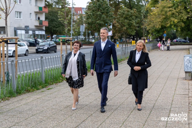 Powrót do systemu jednozmianowego, ograniczenie prac domowych czy korekta podstawy programowej - Koalicja Obywatelska przedstawia swoje pomysły na reformę edukacji w Polsce.