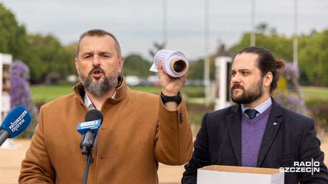 Uproszczenia przepisów prawa dla przedsiębiorców - domaga się Marcin Bedka, kandydat do Sejmu, lider listy Konfederacji w okręgu szczecińskim. W ubiegłym roku wyprodukowano 35 tysięcy stron prawa.