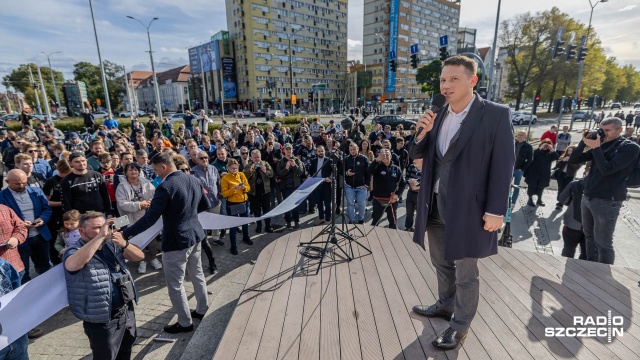 Uproszczenie podatków, dobrowolny ZUS dla przedsiębiorców, tańsze mieszkania, konstytucyjna ochrona gotówki i zaprzestanie wydawania świadczeń socjalnych obywatelom Ukrainy. Na finiszu kampanii Sławomir Mentzen promował w Szczecinie program Konfederacji.