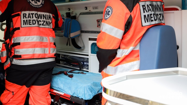 Często pracujemy, jak przychodnia na kółkach - tak o trudach zawodu ratownika medycznego mówi Tomasz Kubiak.