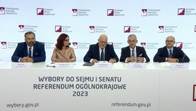 Wybory przebiegają spokojnie - informuje Państwowa Komisja Wyborcza.