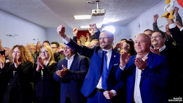 To było niesłychana kampania i niezwykła mobilizacja wyborów. Poczekajmy jednak na oficjalne wyniki sondażowe - komentował poseł Prawa i Sprawiedliwości, Leszek Dobrzyński.