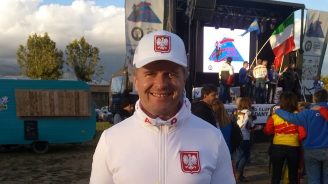 Ksiądz Marian Augustyn proboszcz parafii pod wezwaniem Nawiedzenia Najświętszej Maryi Panny w Szczecinie to nie tylko duszpasterz, ale także aktywny sportowiec specjalizujący się w rajdach motocyklowych.