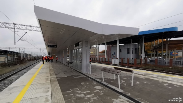 Nowy peron trzeci dworca w Stargardzie zostanie oddany po gruntownej przebudowie w najbliższą niedzielę. Jednocześnie nastąpi zmiana organizacji ruchu pociągów na modernizowanym węźle.