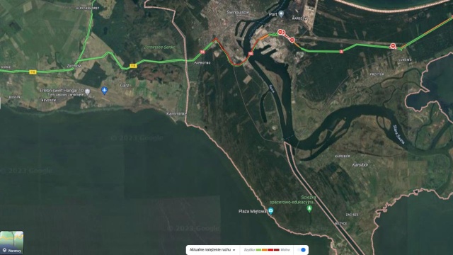 Ogromny korek w tunelu w Świnoujściu i na drodze dojazdowej do niego.