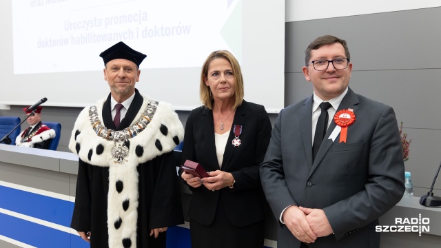 Odznaczenia państwowe oraz Medale Komisji Edukacji Narodowej dla pracowników Zachodniopomorskiego Uniwersytetu Technologicznego w Szczecinie wręczył wicewojewoda zachodniopomorski Mateusz Wagemann.