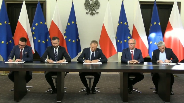Koalicja Obywatelska, Polskie Stronnictwo Ludowe, Polska 2050 i Lewica mają umowę koalicyjną. Liderzy tych czterech partii parafowali dokument na konferencji prasowej w Sejmie.