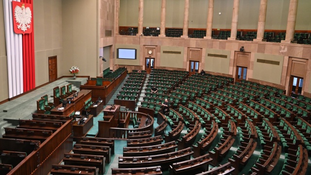 W poniedziałek o godzinie 12.00 pierwsze posiedzenie Sejmu X kadencji. Otworzy je marszałek senior Marek Sawicki z Polskiego Stronnictwa Ludowego. Funkcję tę powierzył mu prezydent Andrzej Duda, który ma wystąpić przed Sejmem.