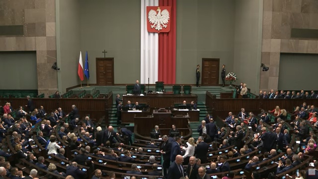 Prezydencka minister Małgorzata Paprocka zapowiedziała, że w poniedziałek wieczorem prezydent Andrzej Duda powierzy misję tworzenia nowego rządu Mateuszowi Morawieckiemu.