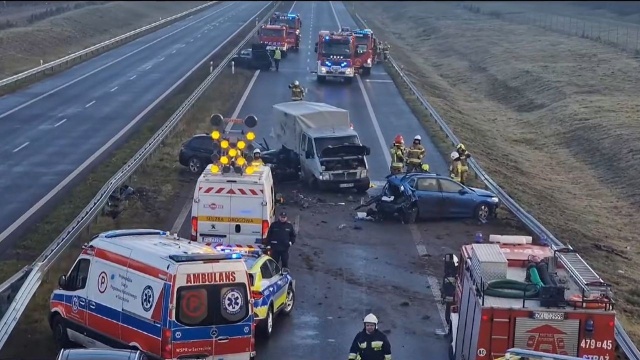 Karambol na S6 - na wysokości Błotnicy - między Kiełpinem a Kołobrzegiem.