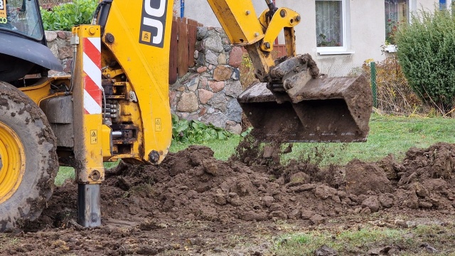 Nowa sieć wodociągowa powstaje w gminie Kołbaskowo. Prace trwają w Smolęcinie. Prowadzona jest sieć z miejscowości Barnisław.