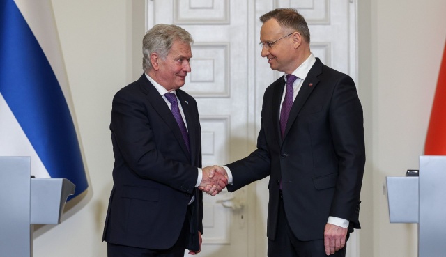 Wsparcie dla Ukrainy oraz odparcie ataku hybrydowego ze strony Rosji - były głównymi tematami rozmowy prezydentów Polski i Finlandii.