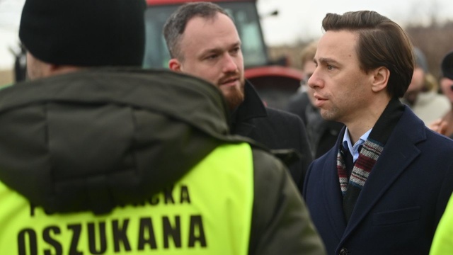 Kilkudziesięciu rolników ze stowarzyszenia Oszukana wieś rozpoczęło protest przed polsko-ukraińskim przejściem granicznym przejściem granicznym w Medyce.