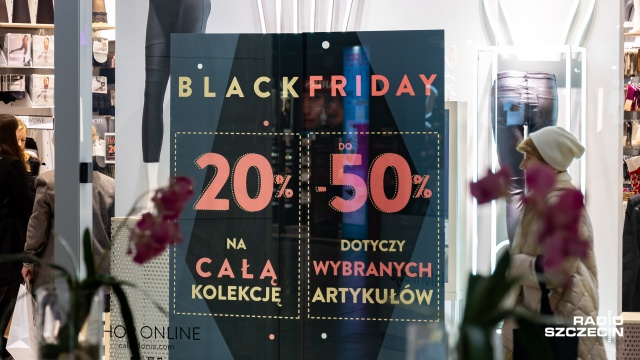 Chwyt marketingowy czy realne obniżki - mieszkańcy Szczecina mają odmienne opinie dotyczące Black Friday, zwanego nieformalnym świętem promocji.