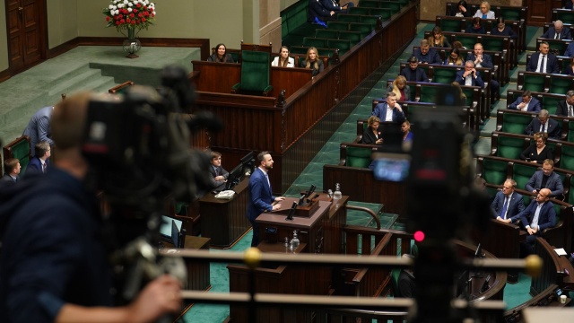 Nowy Marszałek Sejmu stawia na show, wcale nie chce łączyć - mówił w Kawiarence Politycznej Radia Szczecin Piotr Semka.