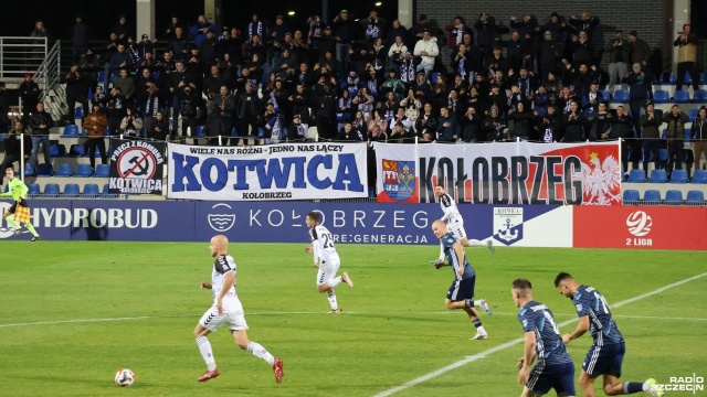 Konflikt w sprawie zaplanowanego niedzielnego meczu piłkarzy Kotwicy Kołobrzeg. Mecz z Lechem II Poznań stanął pod znakiem zapytania.