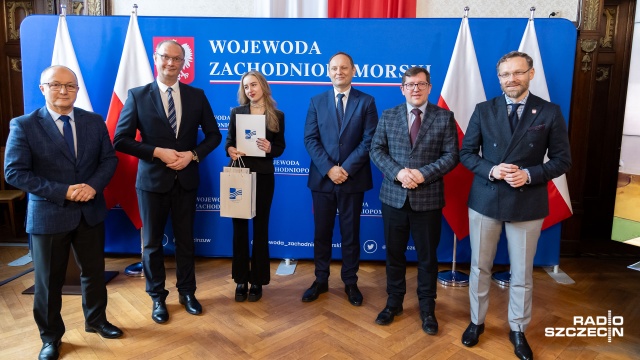 Uroczystość wręczenia odbyła się w Zachodniopomorskim Urzędzie Wojewódzkim. Nagrody zostały przyznane za konkursy organizowane przez Kuratorium Oświaty pod patronatem ZUW.