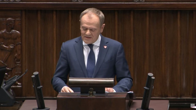 Rozpoczął się kolejny dzień pierwszego posiedzenia Sejmu, podczas którego Donald Tusk wygłosi expose. Wczoraj Sejm wybrał go na premiera w drugim kroku konstytucyjnym.