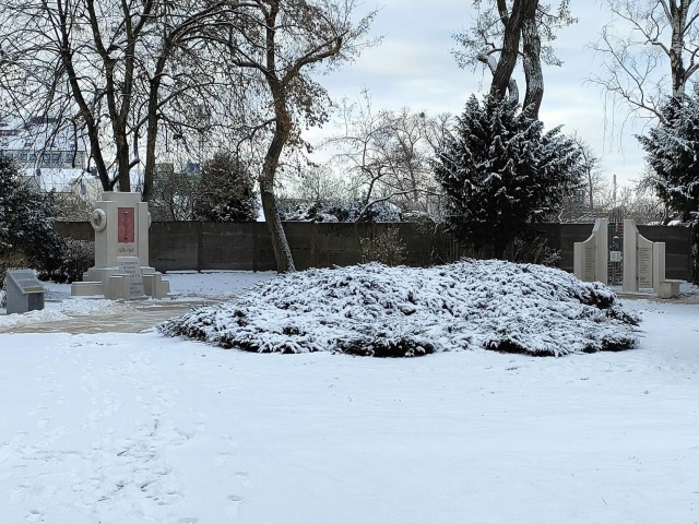 Blisko ćwierć miliona złotych kosztował remont dwóch pomników na stargardzkim Cmentarzu Wojennym. To monumenty poświęcone żołnierzom francuskim i włoskim.