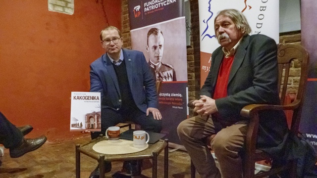 Co się stanie, gdy zabraknie elit, a są one planowo eliminowane z polskiego życia publicznego - o tym traktuje książka szczecińskiego historyka i antykwariusza Wojciecha Lizaka.