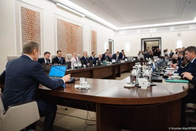 Będą pieniądze na podwyżki dla nauczycieli i pracowników sfery budżetowej. Rząd przyjął projekt budżetu na 2024 rok.