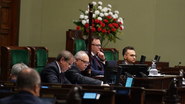 Sejm przyjął uchwałę w sprawie Krajowej Rady Sądownictwa. Za przyjęciem uchwały głosowało 239 posłów, przeciw było 169, nikt nie wstrzymał się od głosu.