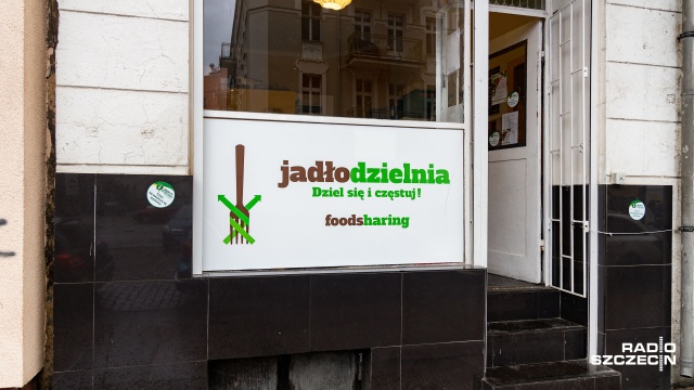 Uszka, sałatka jarzynowa czy ryba po grecku - wszystko, co zostało nam po świętach Bożego Narodzenia można oddać potrzebującym. Wystarczy jedzenie przynieść do jadłodzielni.