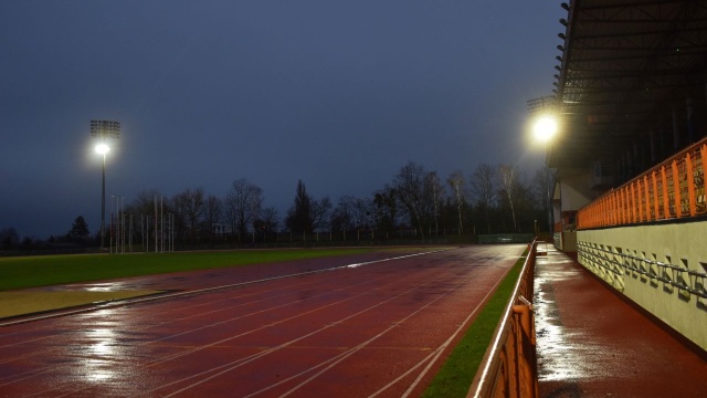 Będzie jaśniej na Miejskim Stadionie Lekkoatletycznym w Szczecinie. Na obiekcie przy Litewskiej zamontowano nowe lampy.