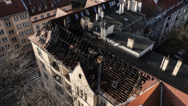 Nocny pożar w święta. Część mieszkańców się wyprowadza [WIDEO, ZDJĘCIA]