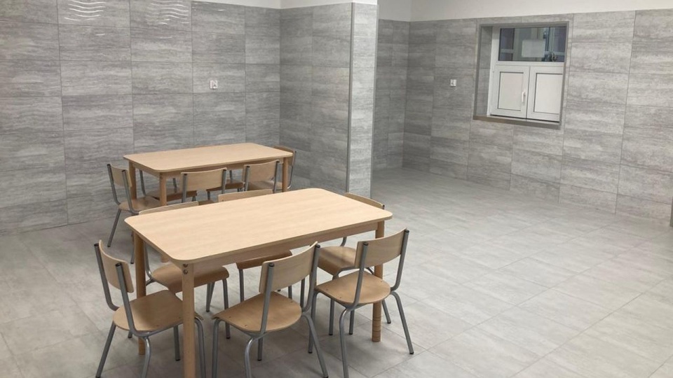 Są m.in. nowe stoły, krzesła czy szafki. źródło: https://stargard.eu