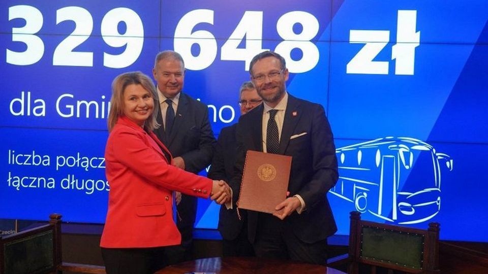 Na utrzymanie w 2023 roku w sumie pięciu linii autobusowych gmina Rąbino otrzymała rządowe wsparcie w wysokości prawie 330 tysięcy złotych. źródło: https://rabino.pl/aktualnosci/fundusz-przewozow-autobusowych.html