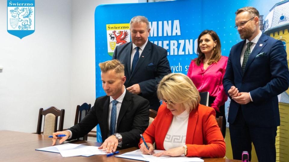 Projekt i wykonanie przebudowy jest możliwe dzięki pieniądzom z rządowego Programu "Polski Ład". źródło: https://swierzno.pl/