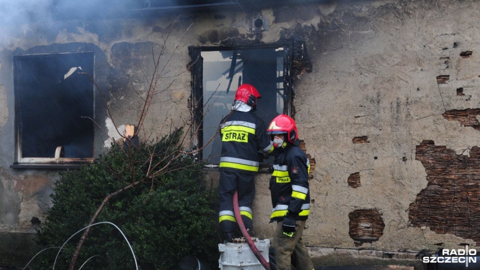 Wciąż jeszcze nie jest znana przyczyna pożaru budynku socjalnego. Fot. Marcin Kokolus [Radio Szczecin/Archiwum]