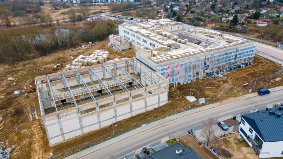 W rejonie ulic Podbórzańskiej i Kredowej zrealizowano już część robót konstrukcyjnych. źródło: https://wiadomosci.szczecin.eu/artykul/inwestycje/budowa-szkoly-trwa