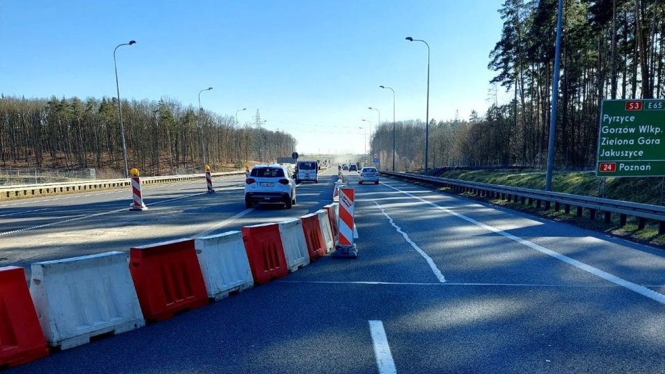 źródło: https://twitter.com/search?q=GDDKiA&src=typed_query