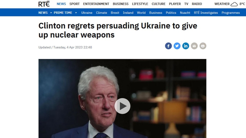 - Wiedziałem, że Władimir Putin nie popiera porozumienia zawartego przez prezydenta Jelcyna, aby nigdy nie ingerować w granice terytorialne Ukrainy - podkreślił Clinton w rozmowie z RTE. źródło: https://www.rte.ie
