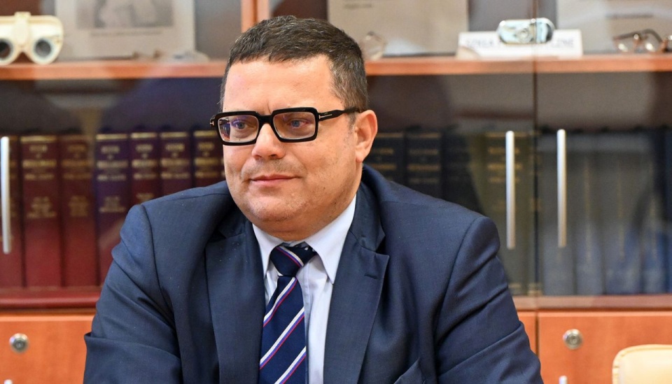 Prof. Samochowiec. źródło: https://www.pum.edu.pl/aktualnosci/wydarzenia/profesor_z_pum_w_zarzdzie_europejskiego_towarzystwa_psychiatrycznego
