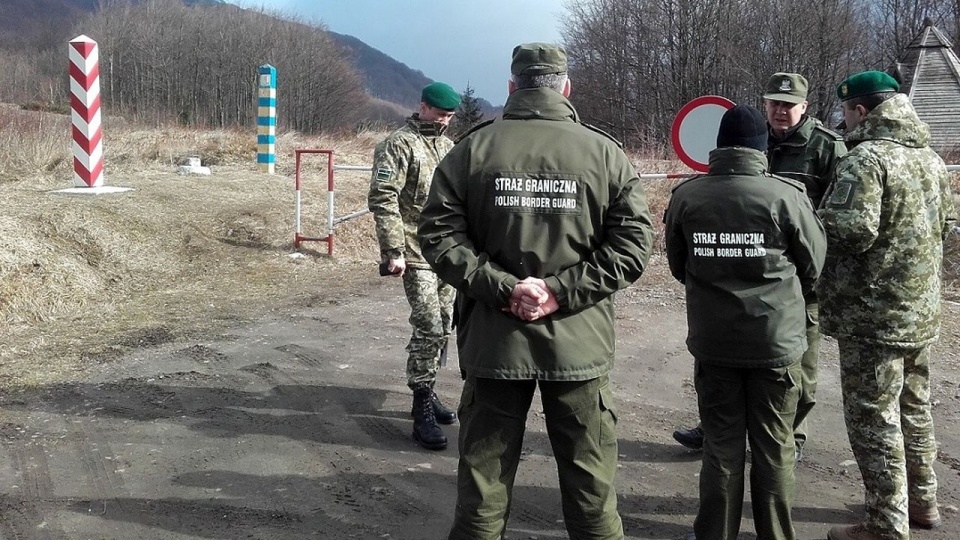 Kontrole na granicach z Polską, Czechami, Austrią i Węgrami, a także w portach lotniczych na Słowacji, będą obowiązywać od 24 maja do 8 czerwca. źródło: https://www.bieszczadzki.strazgraniczna.pl/bie/aktualnosci/16755,Trojstronne-spotkanie-Pelnomocnikow-Granicznych-Polski-Slowacji-i-Ukrainy.html