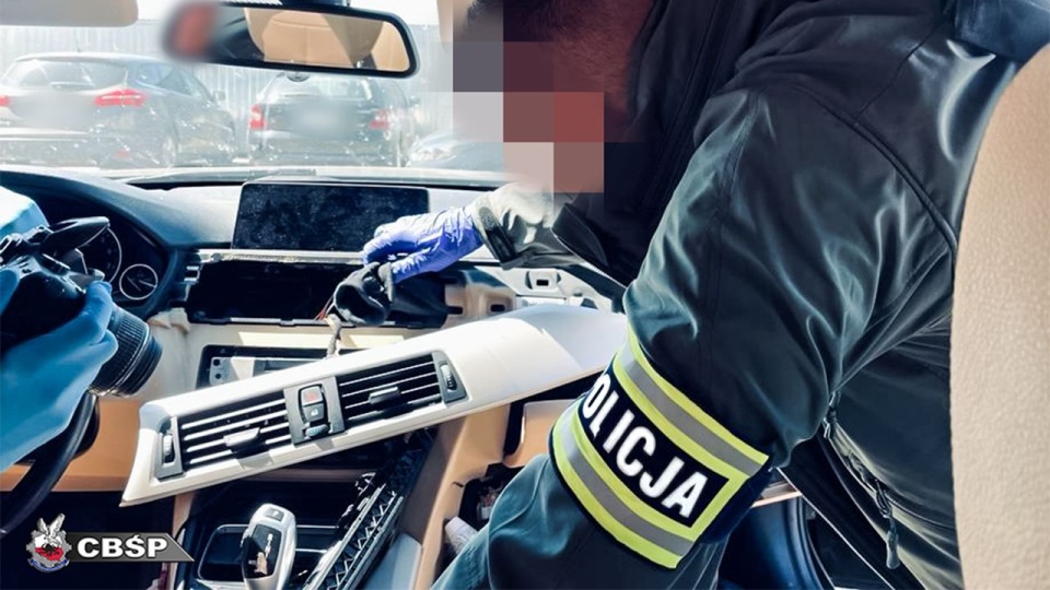 źródło: https://cbsp.policja.pl/cbs/aktualnosci/231051,Uderzenie-w-gang-samochodziarzy-dzialajacy-w-Niemczech-i-Polsce.html