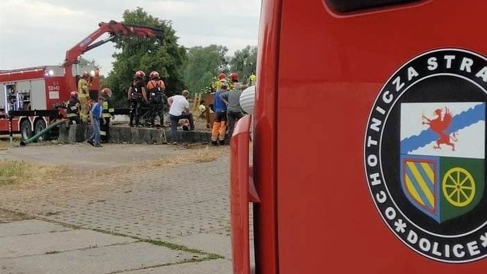 Na miejscu pracowali strażacy z OSP w Dolicach i Kolina. źródło: https://www.facebook.com/OSPDOLICE