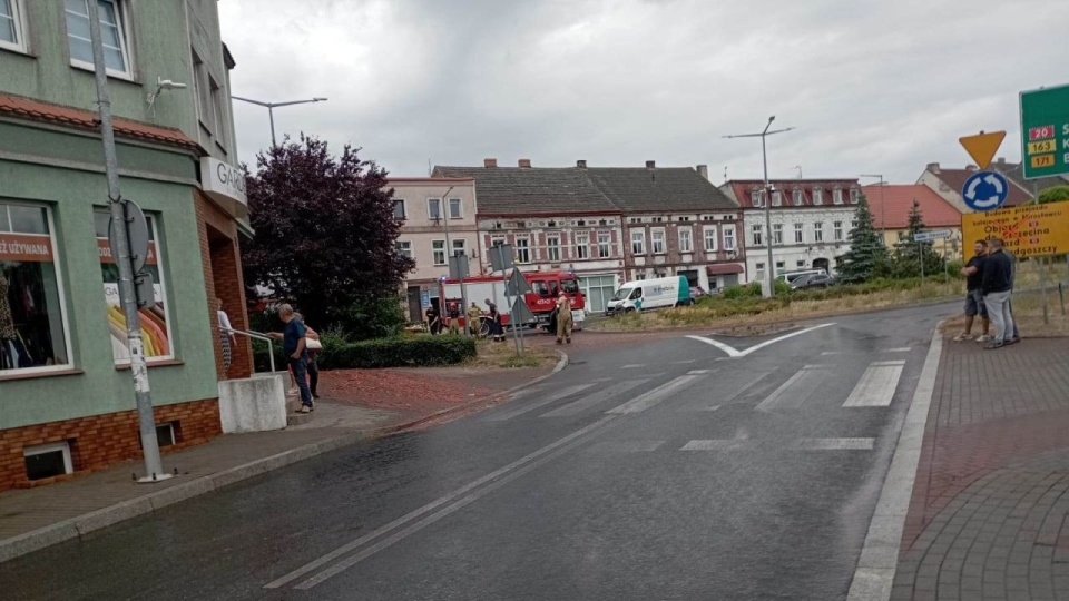 Drogę zasypała zawartość całej naczepy ciężarówki. źródło: https://www.facebook.com/kppspdrawskopomorskie