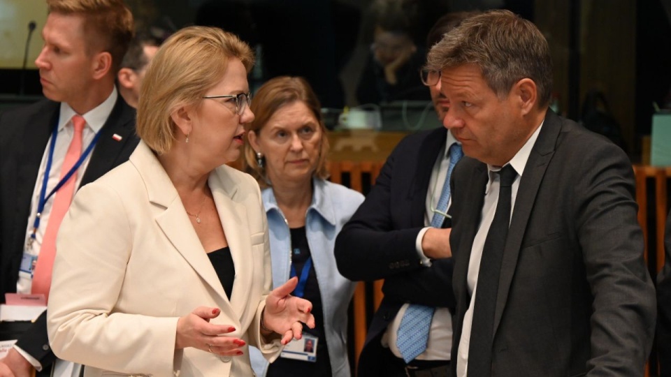 Minister klimatu i środowiska Anna Moskwa poinformowała, że udało się obronić te zapisy, które są ważne dla Polski i które dotyczą rynku mocy. źródło: https://twitter.com/moskwa_anna