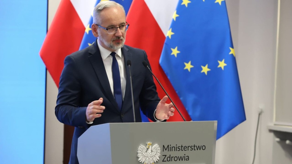 Minister Adam Niedzielski dodał, że podjął również decyzję dotyczącą wprowadzenia w systemie internetowym ograniczenia, które uniemożliwia wystawianie przez lekarzy tak dużej liczby recept. źródło: https://twitter.com/MZ_GOV_PL