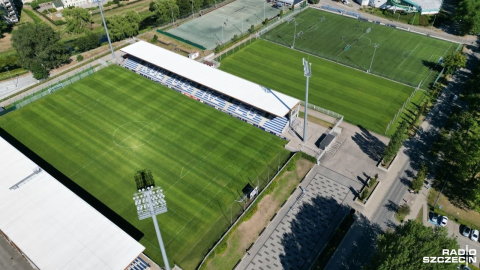 Nowej murawy piłkarze powinni doczekać się jeszcze latem. Jej podgrzanie ma być możliwe dopiero na wiosnę. Fot. Przemysław Polanin [Radio Szczecin]