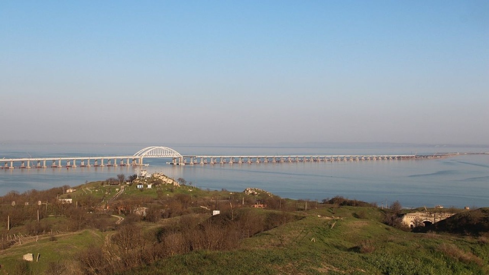W poniedziałek eksplozja uszkodziła część Mostu Krymskiego łączącego Rosją z okupowanym półwyspem. źródło: https://pixabay.com/pl/4738346/IrinaErmolenko/CC0 - domena publiczna