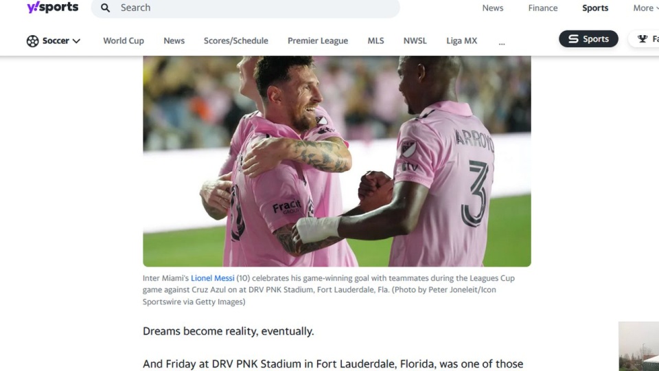 Argentyńczyk wykorzystał decydujący rzut wolny w 94. minucie. źródło: https://sports.yahoo.com/messi-magic-lionel-messi-scores-stoppage-time-winning-goal-to-cap-thrilling-inter-miami-debut-022141809.html