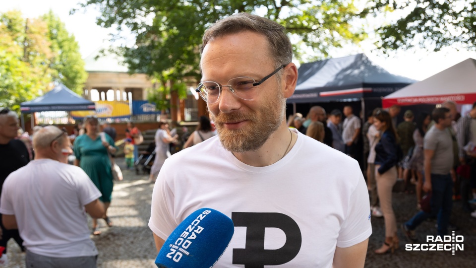 - Zapraszam wszystkich mieszkańców Szczecina, mieszkańców Pomorza Zachodniego, wszystkich, którzy mogą przyjść - zapowiedział wojewoda zachodniopomorski, Zbigniew Bogucki. Fot. Robert Stachnik [Radio Szczecin]